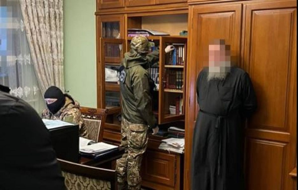 На Буковині в єпархії УПЦ МП знайшли ноутбук з дитячою порнографією