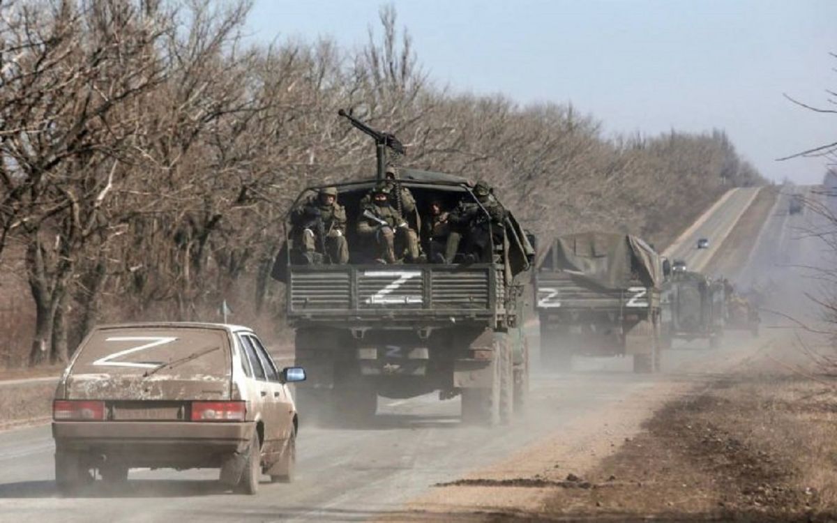 Росіяни масово вивозять із магазинів у Новій Каховці товари та обладнання