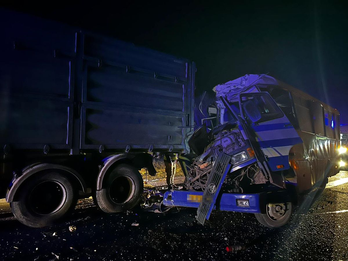 На Волині маршрутка в'їхала у фуру, шестеро потерпілих