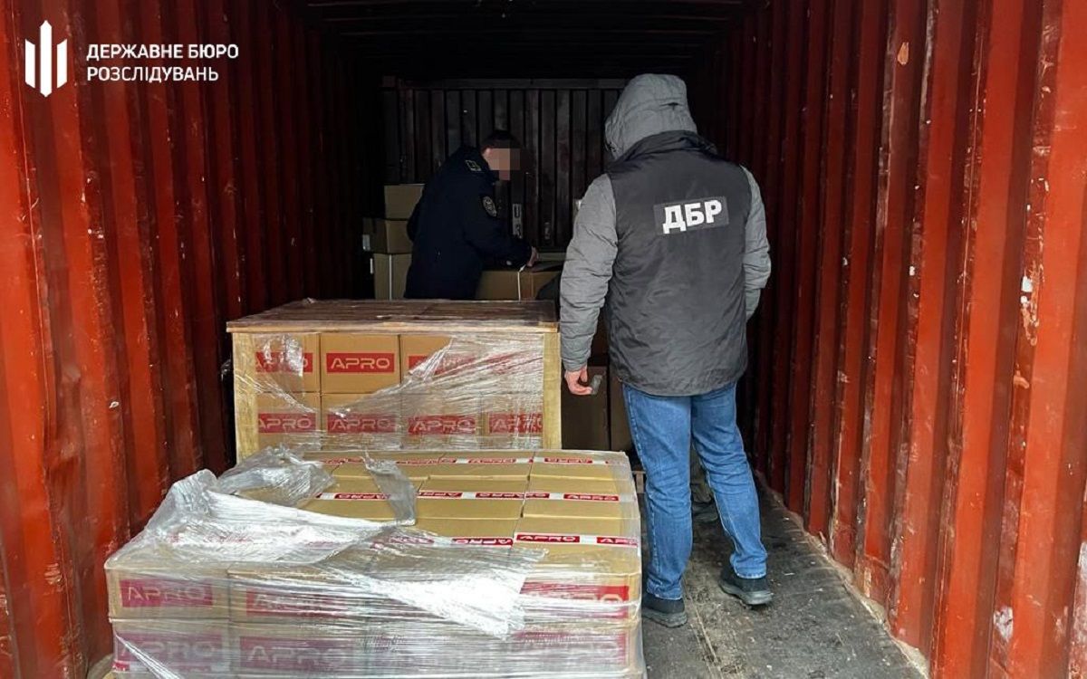 ДБР виявило на рівненській митниці російську контрабанду
