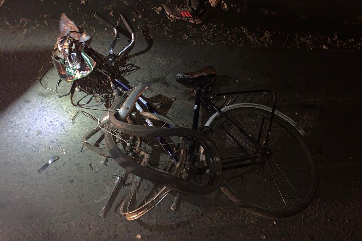 Під час обгону вантажівки 18-річний водій на смерть збив велосипедистку на Волині