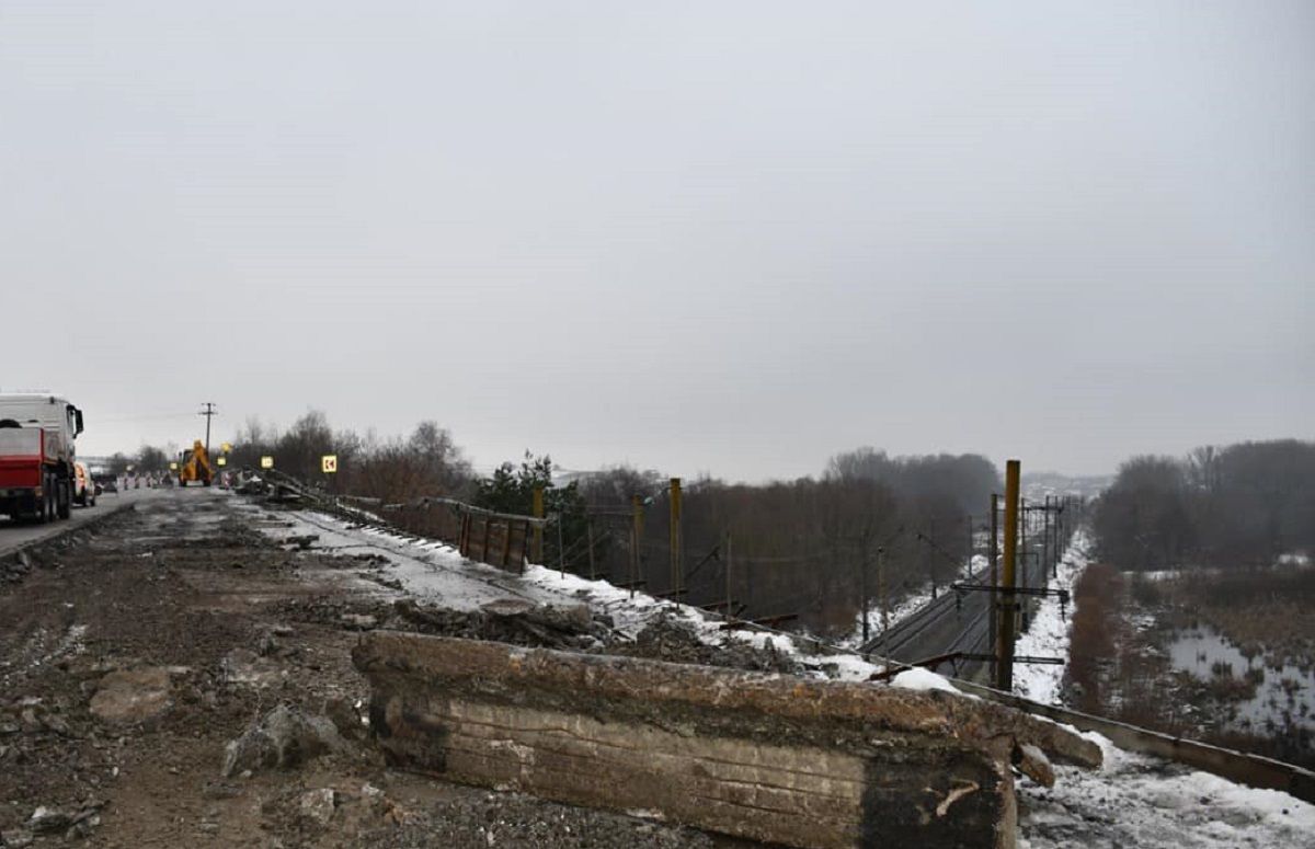 Біля Тернополя розпочали ремонт 109-метрового мосту над залізницею