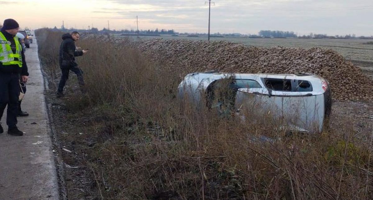 Водійка Škoda перекинула автомобіль на Львівщині, загинула 12-річна дитина