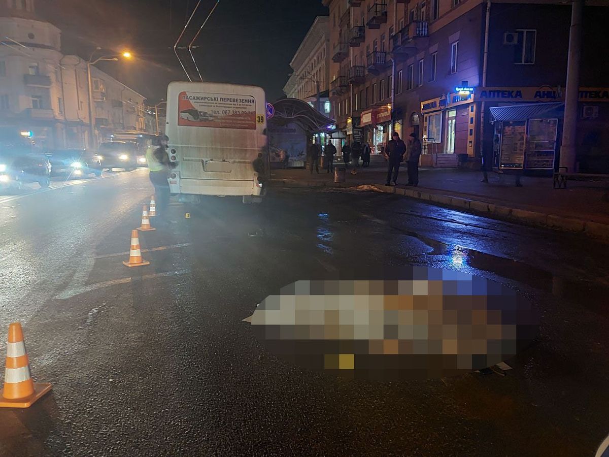 49-річний пішохід загинув під колесами маршрутки в центрі Рівного