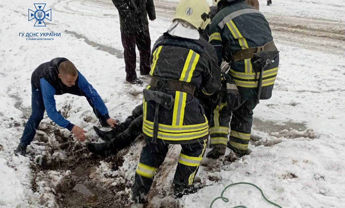 Рятувальники витягли зі стічної труби 55-річного мешканця Дрогобиччини