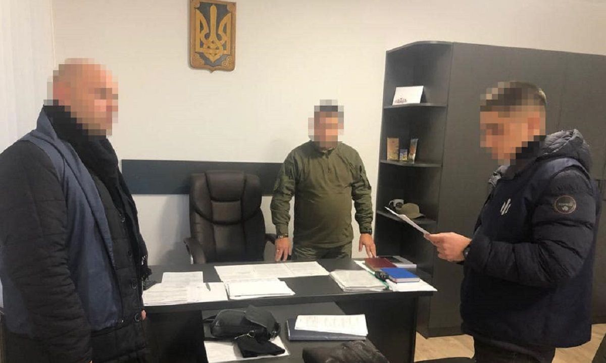 Одного з керівників табору для військовополонених на Львівщині затримали на хабарі
