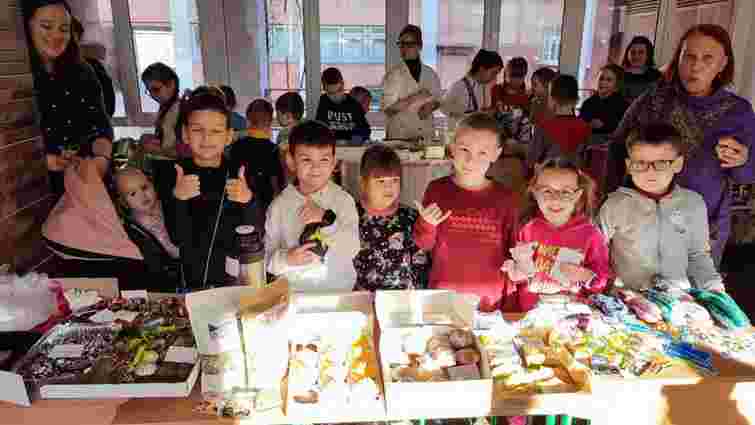 Львівські учні на шкільному ярмарку зібрали 80 тис. грн для ЗСУ
