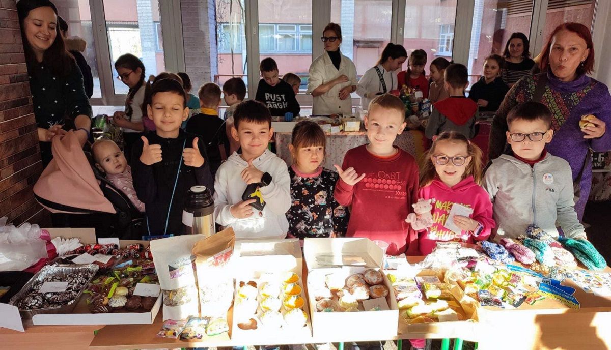 Львівські учні на шкільному ярмарку зібрали 80 тис. грн для ЗСУ