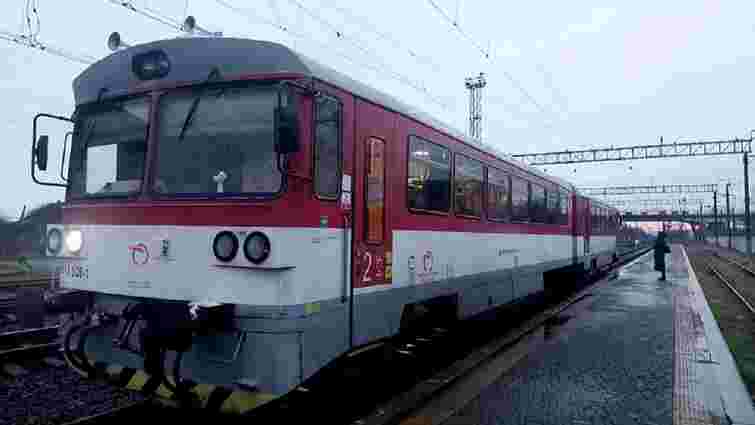 Укрзалізниця запустила 11 поїздів до Угорщини та один у Словаччину