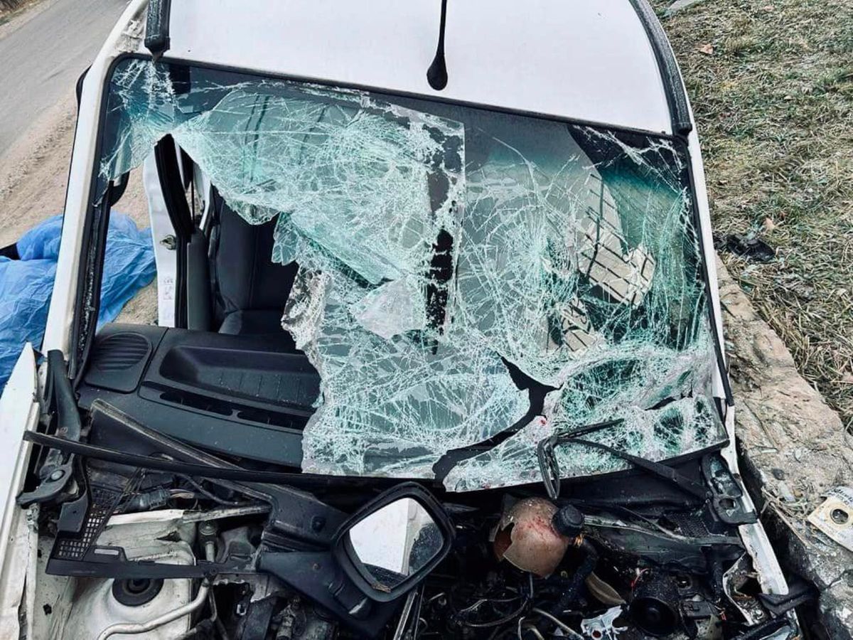 38-річний чоловік загинув внаслідок зіткнення авто зі стовпом біля Надвірної