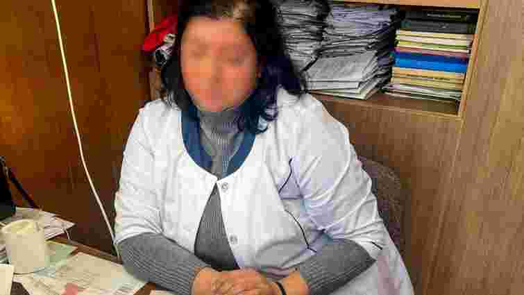 Лікарку з Ужгорода затримали за видачу ухилянтам довідок про інвалідність 
