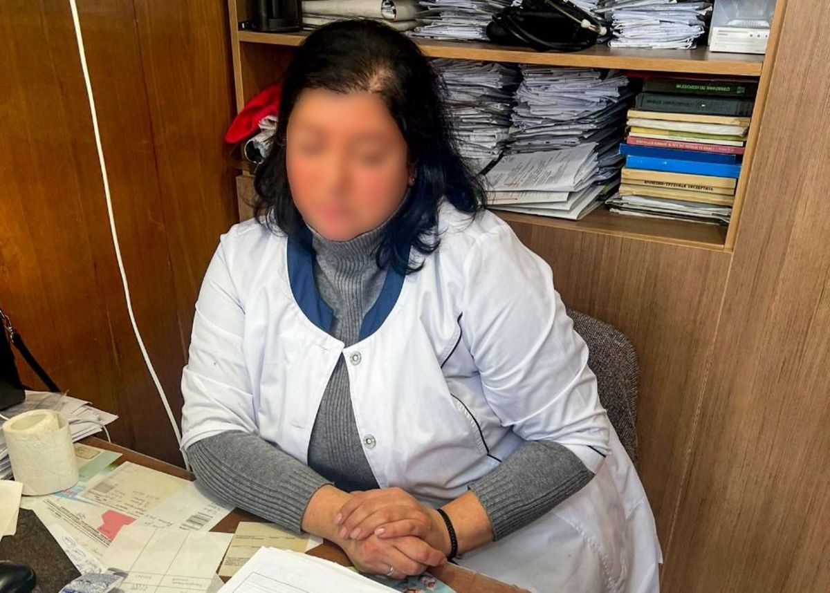 Лікарку з Ужгорода затримали за видачу ухилянтам довідок про інвалідність 