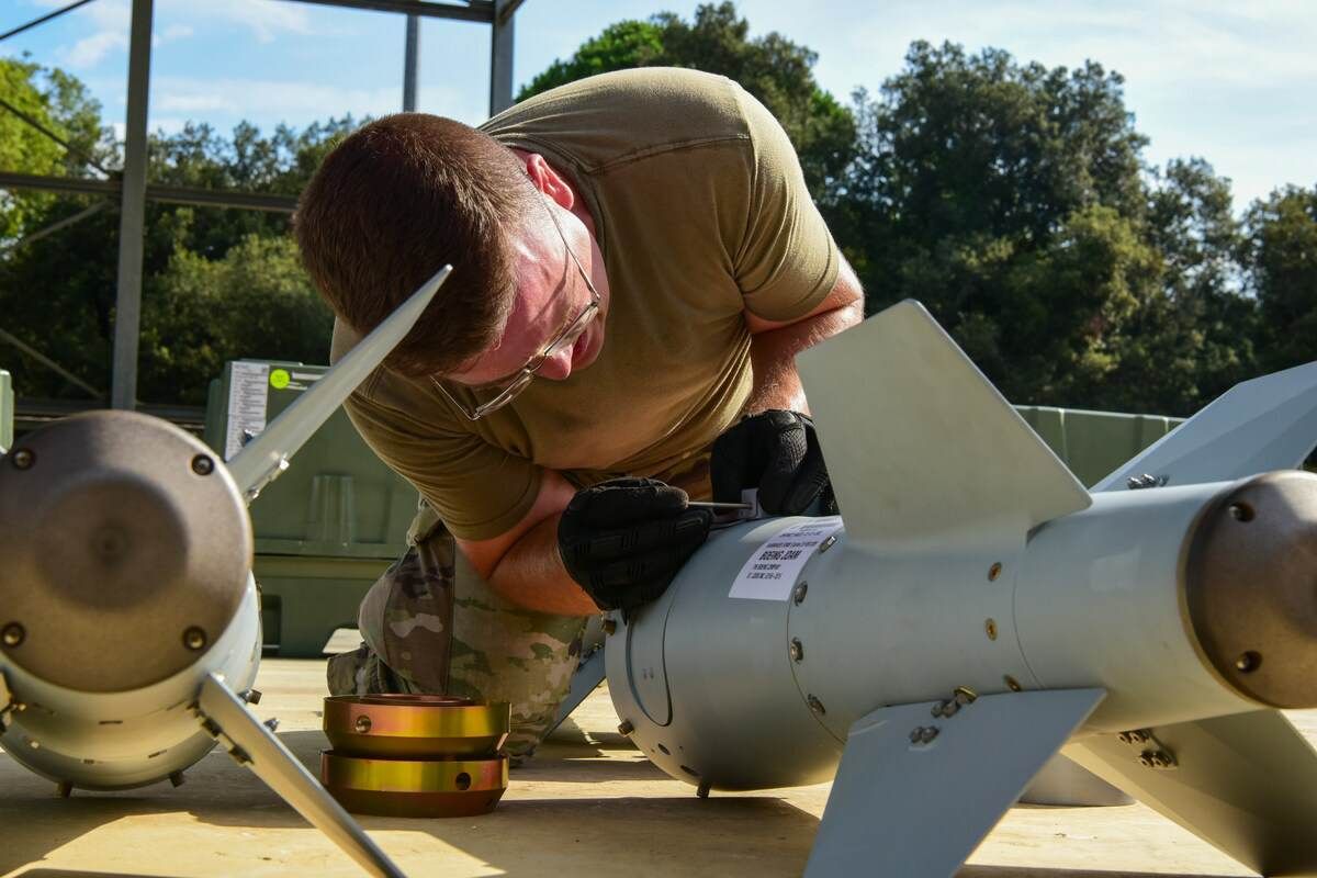 Американські ЗМІ повідомили про плани США надати Україні «розумні бомби»