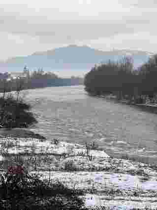 На березі річки біля кордону з Румунією виявили тіло потопельника