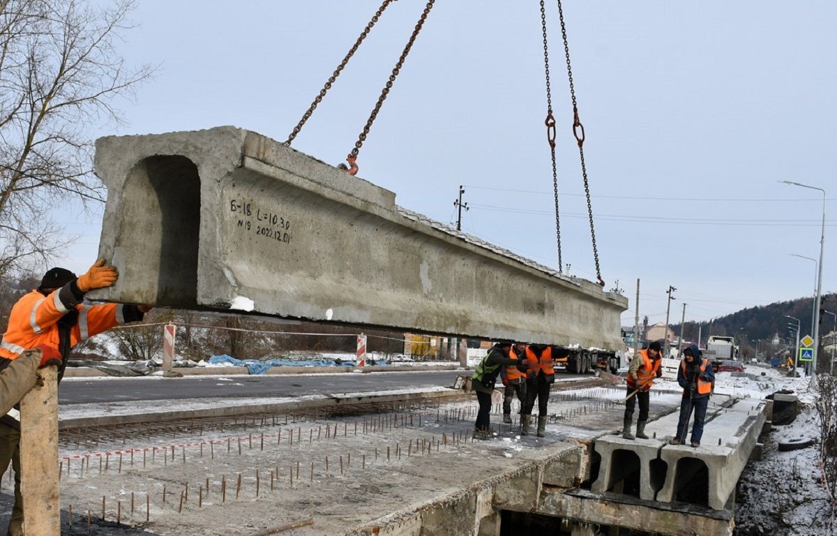 У Бережанах розпочали капітальний ремонт двох мостів через річку