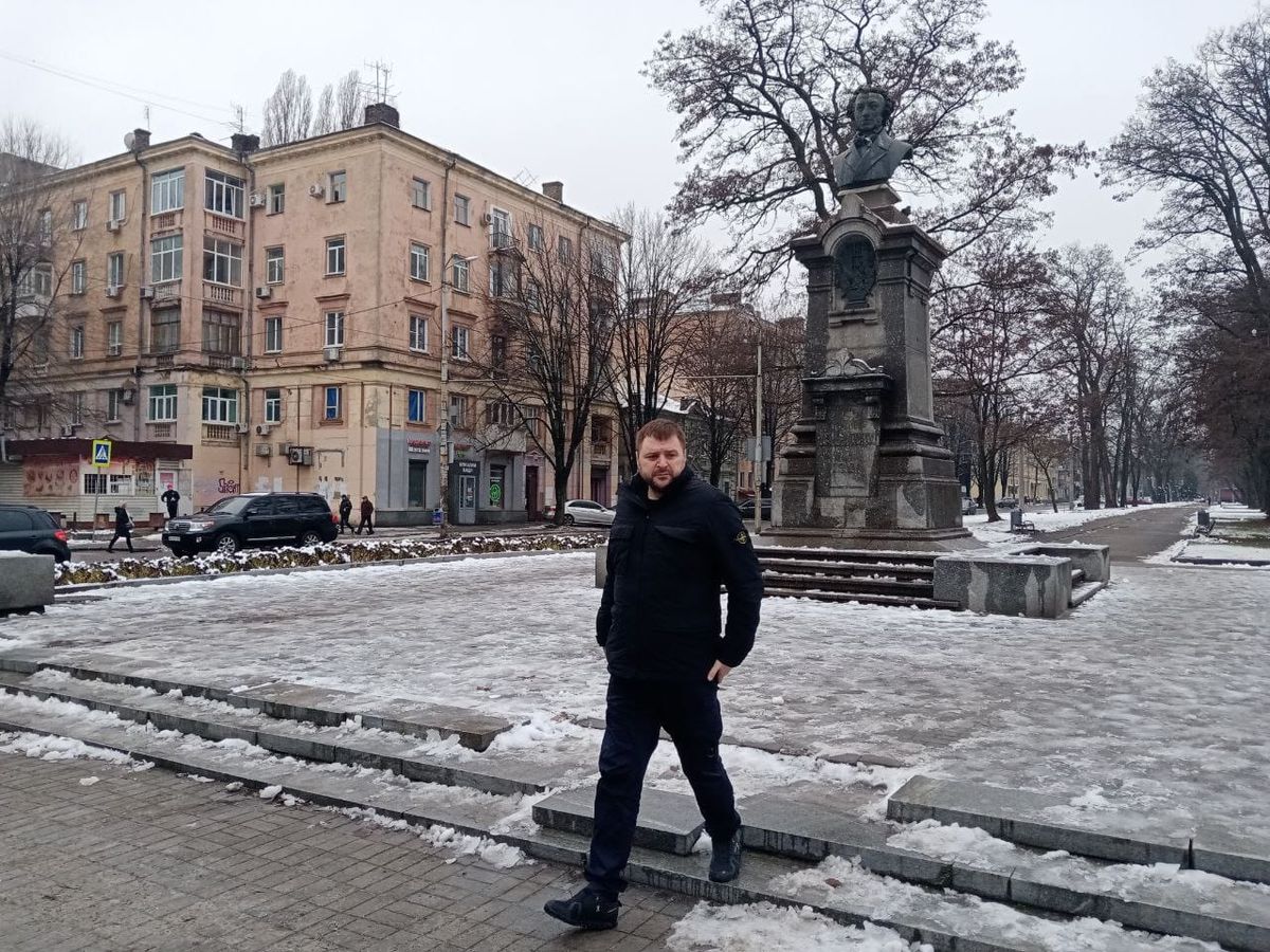 Комунальники у Дніпрі демонтували пам’ятник Пушкіну