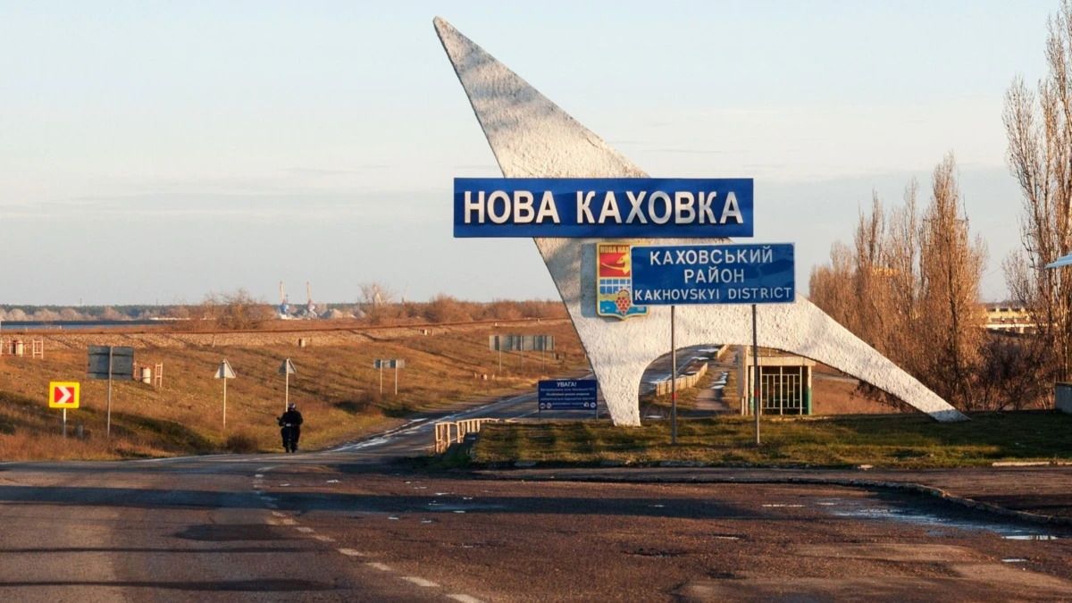 Окупанти відводять частину своїх військ із Каховки та Нової Каховки