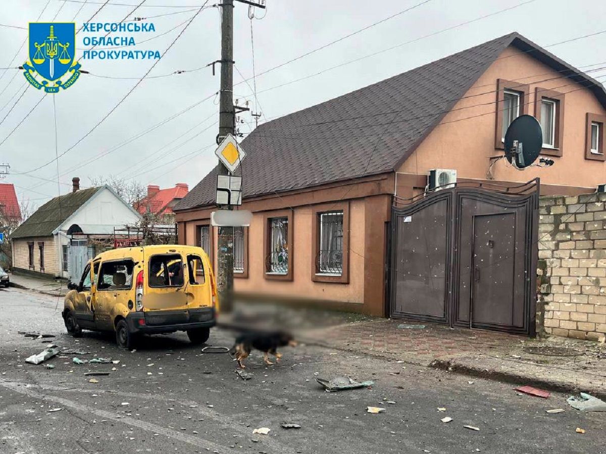 Росіяни вкотре обстріляли Херсон, є загиблі та поранені