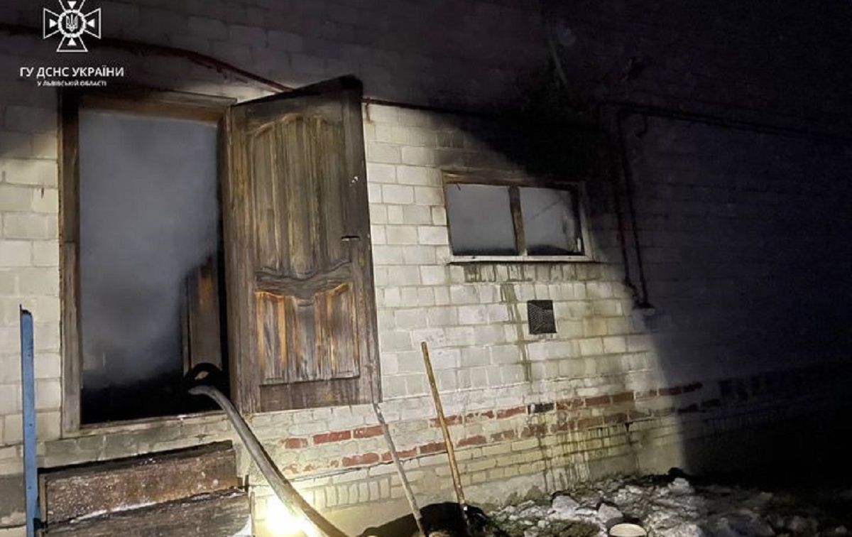 Двоє людей загинули в пожежі приватного будинку біля Львова