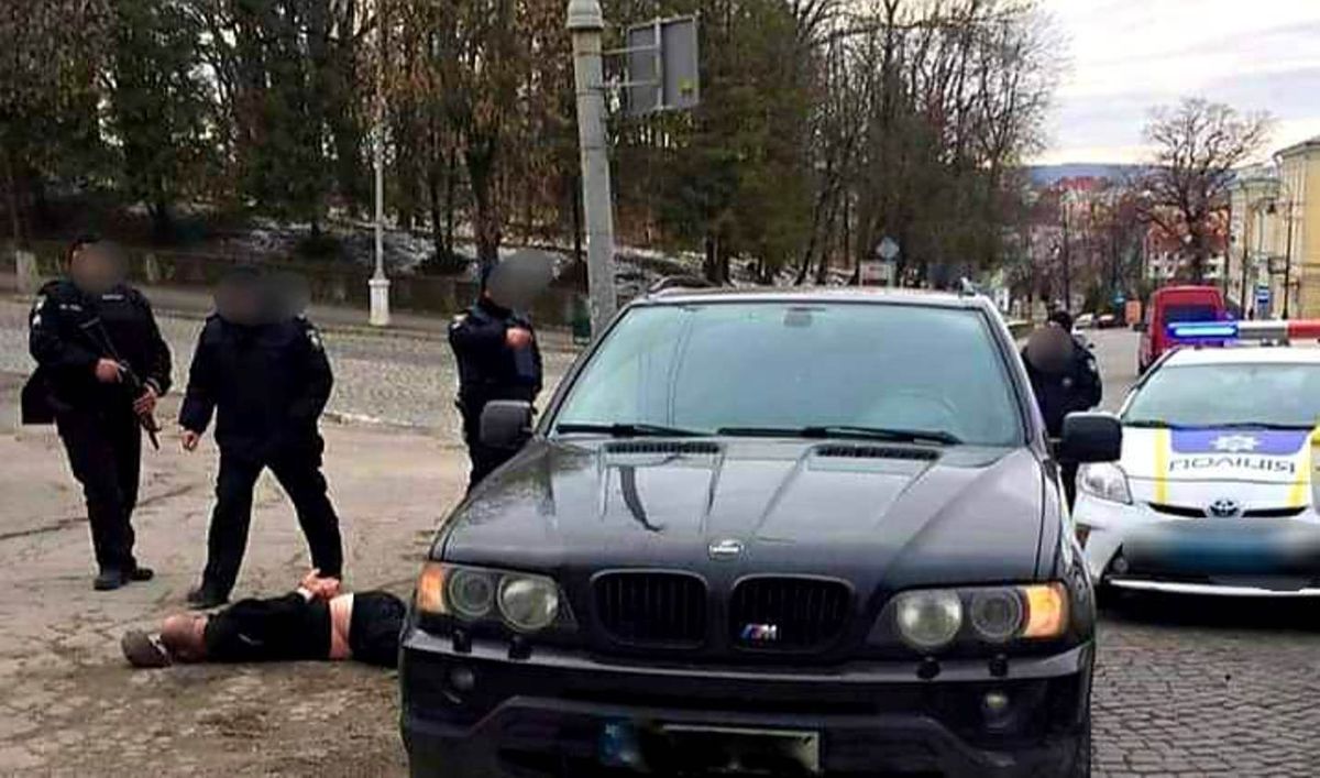 Суд оголосив вирок трьом викрадачам підприємця з Чернівців