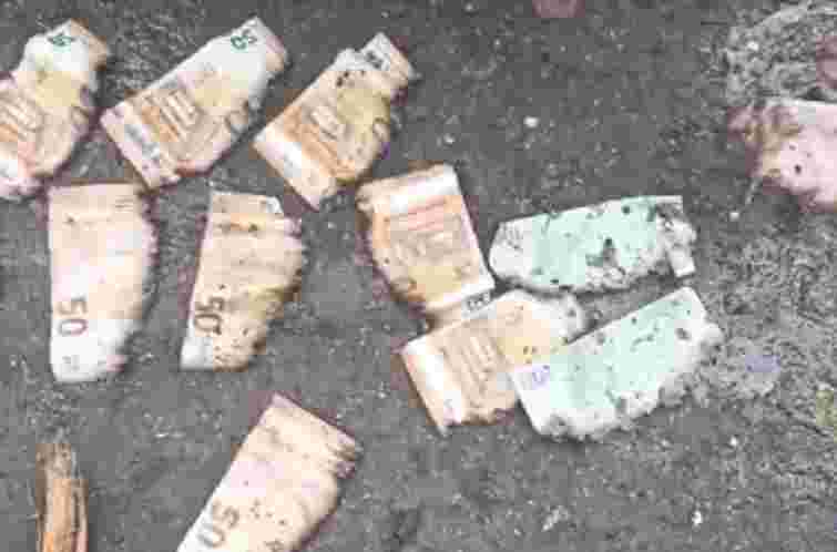 У містечку на Тернопільщині каналізацію забило грішми У містечку на Тернопільщині каналізацію забило грішми