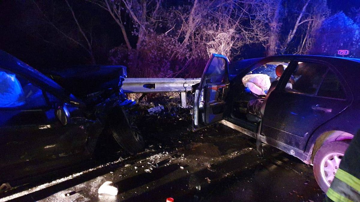 П'ятеро людей постраждали внаслідок лобової ДТП біля Сваляви