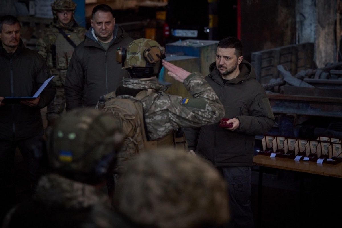 Зеленський відвідав передові позиції ЗСУ у Бахмуті