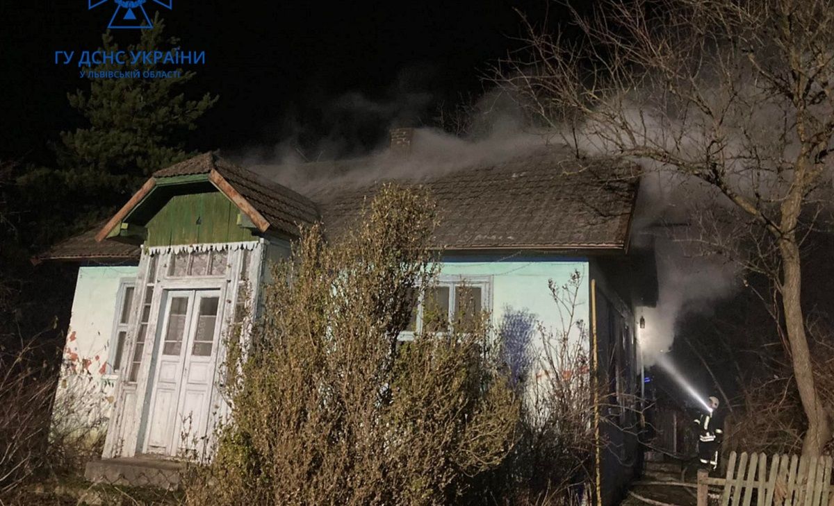Двоє людей загинули у пожежі приватного будинку біля Стрия