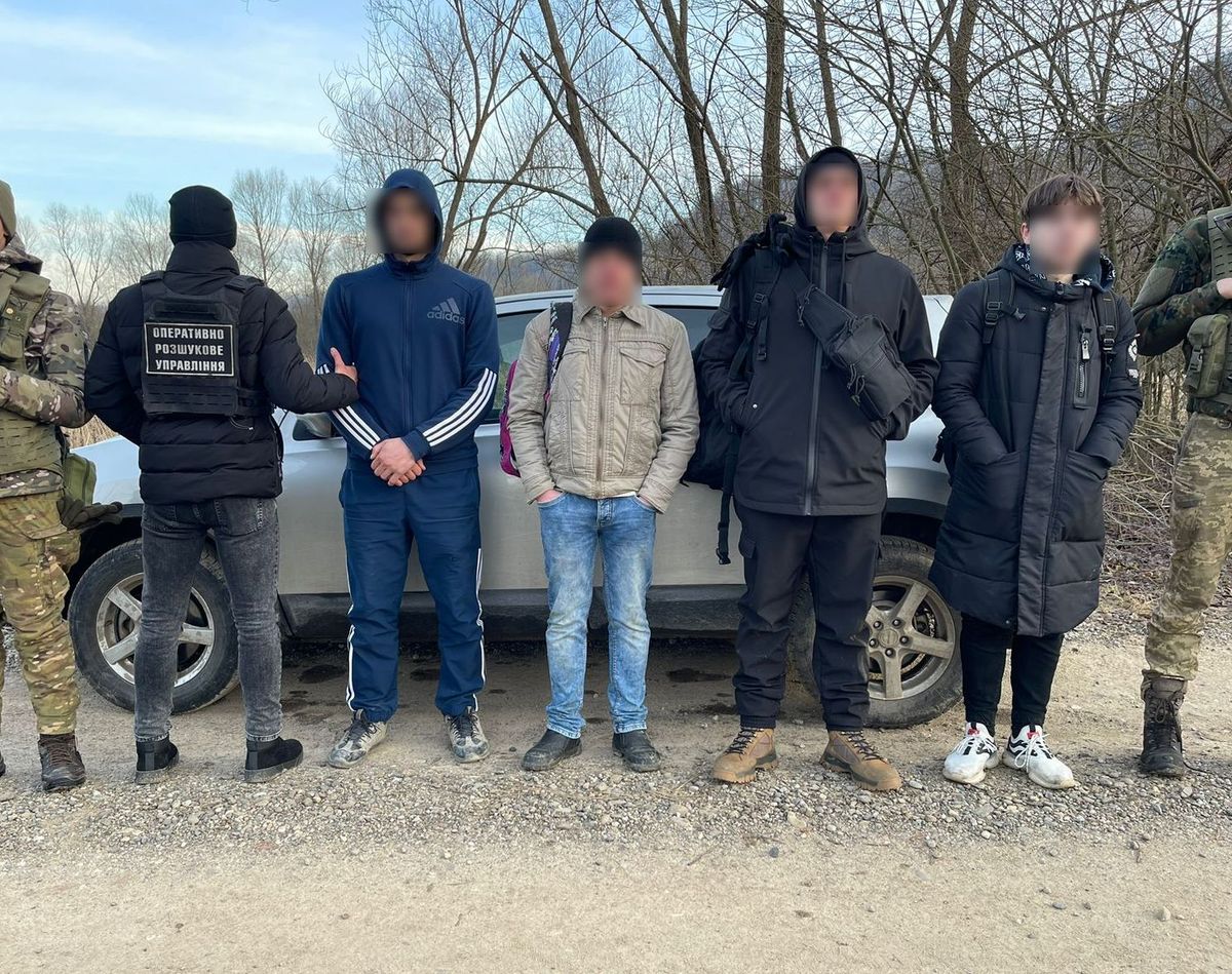 Прикордонники затримали переправника з трьома ухилянтами біля Хуста
