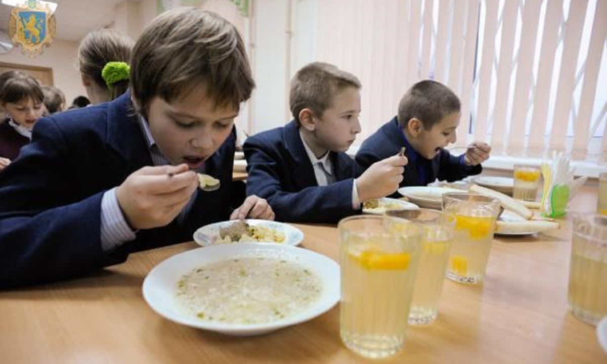 Дітей захисників безкоштовно харчуватимуть у львівських школах і садках