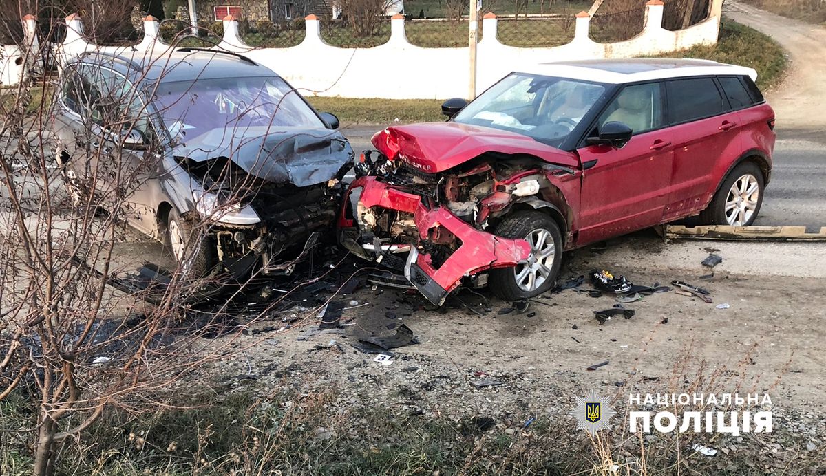 Двоє дітей постраждали внаслідок потрійної ДТП у Чернівцях