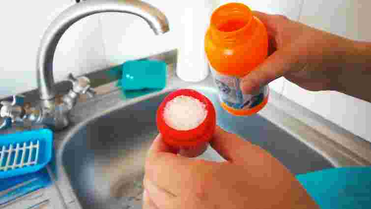 Як і чим прочистити  каналізаційні труби вдома: дієві способи