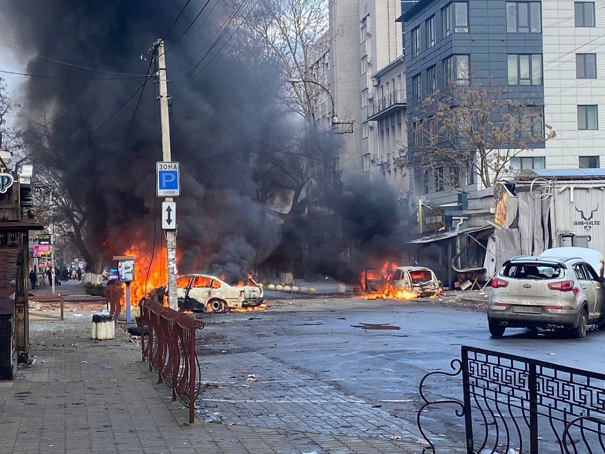 Росіяни з «Градів» обстріляли центр Херсона, є загиблі