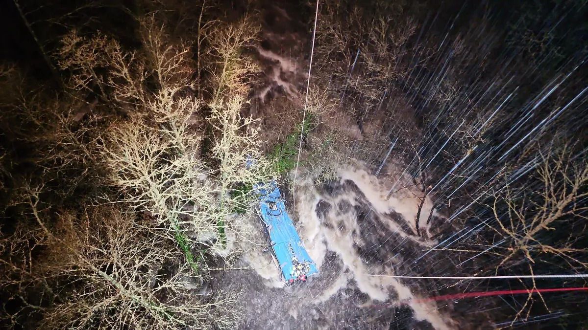 На сході Іспанії автобус упав у річку, шестеро людей загинули