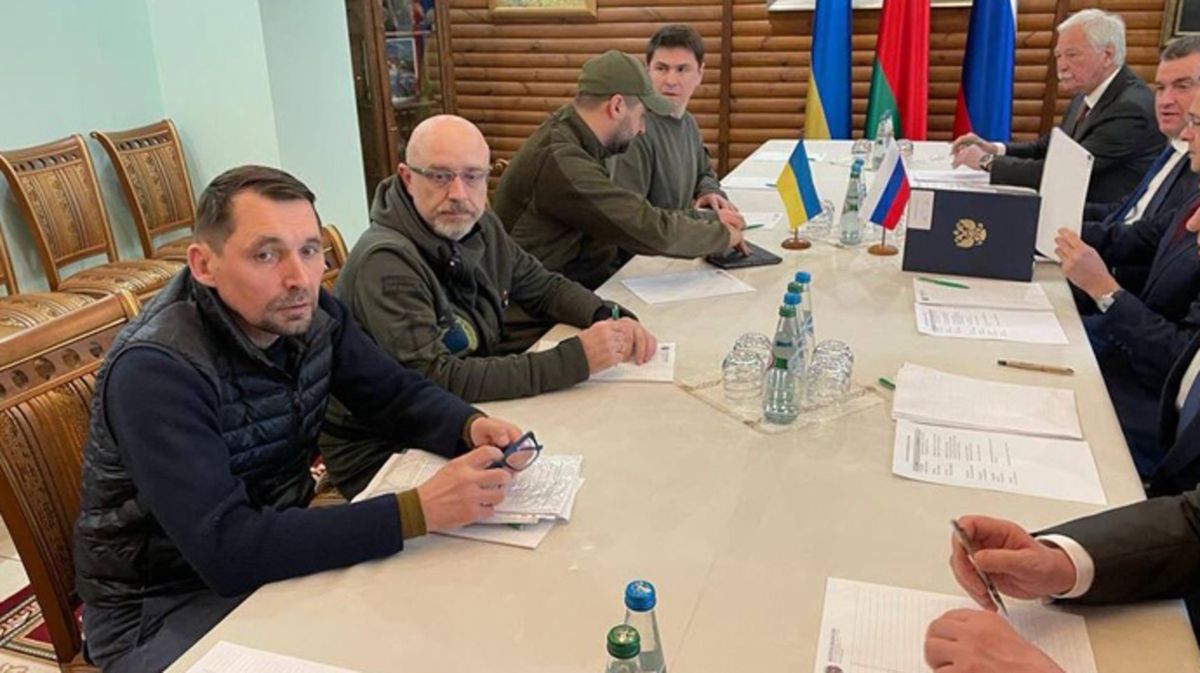 Росія через пропаганду намагається примусити Україну до переговорів, – РНБО 