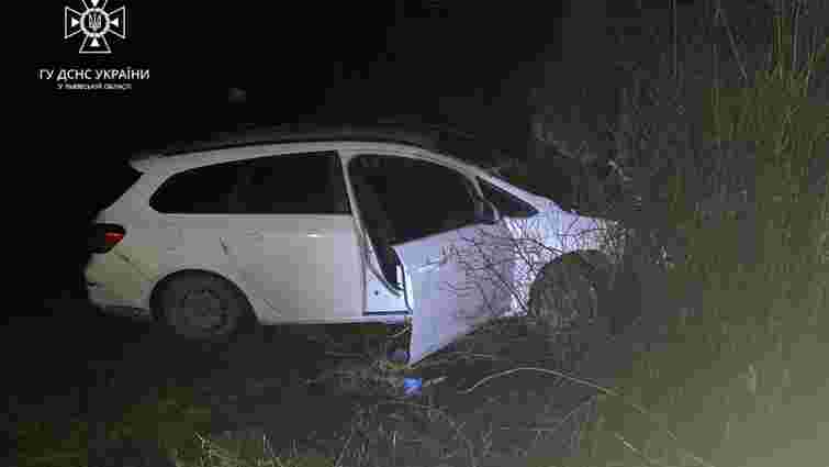 На Львівщині 35-річний водій Opel Astra з'їхав в кювет і загинув