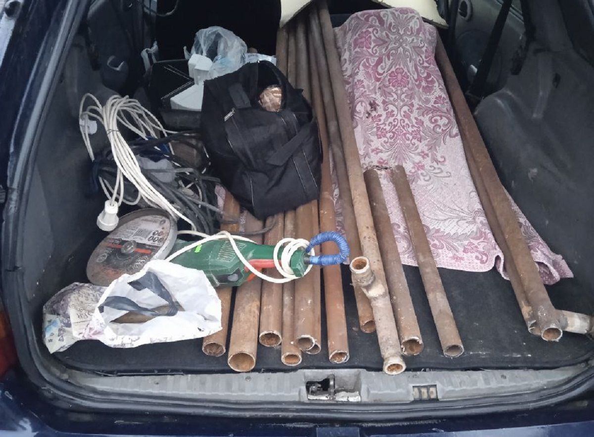 Рівненська поліція випадково викрила крадія труб з адмінбудівлі