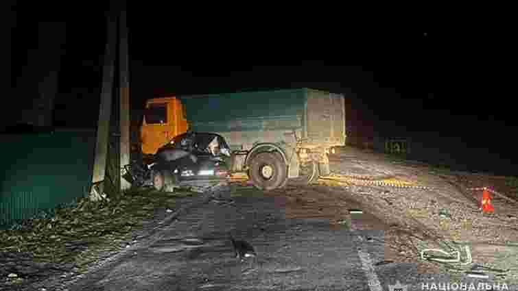 34-річний водій загинув внаслідок нічної ДТП із вантажівкою на Хмельниччині 