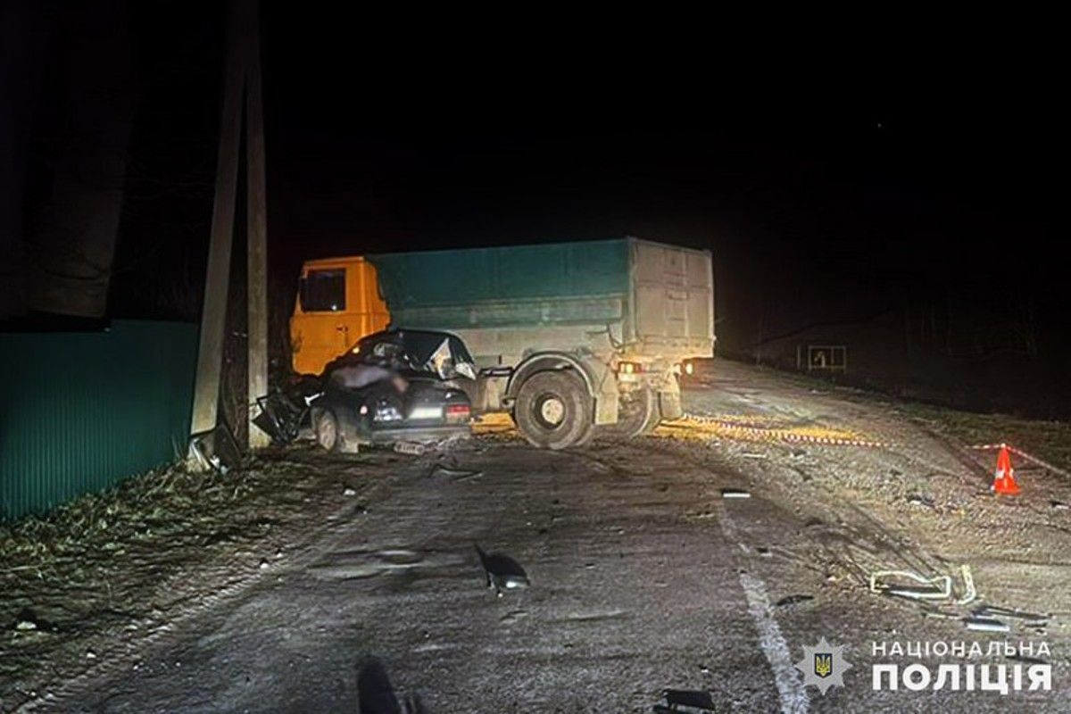 34-річний водій загинув внаслідок нічної ДТП із вантажівкою на Хмельниччині 