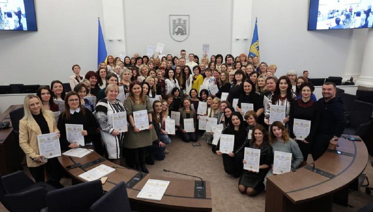 100 львівських педагогів нагородили преміями по 25 тис. гривень