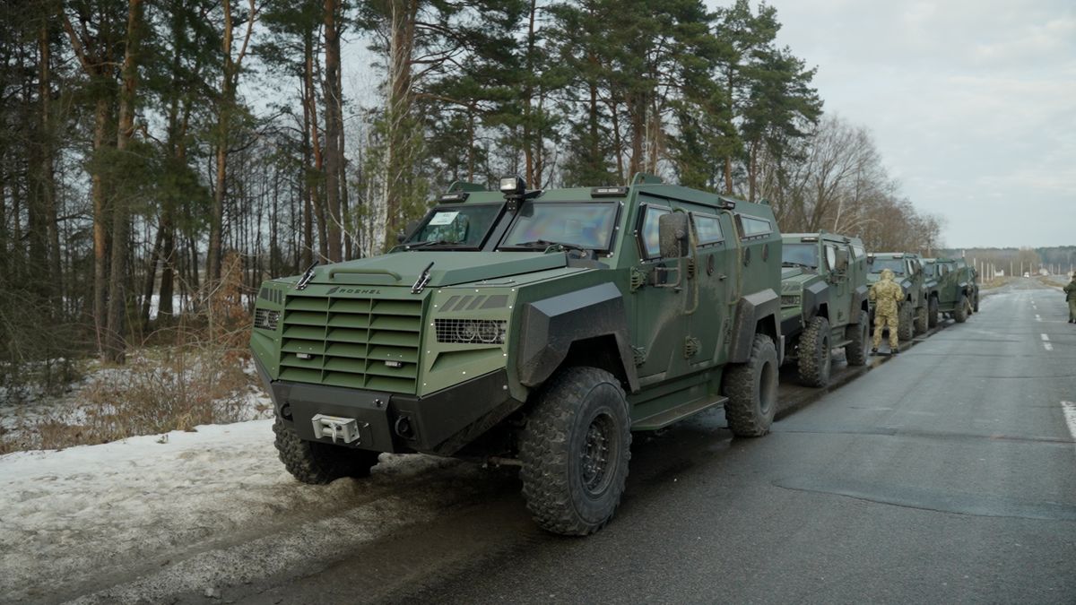 Канада передала прикордонникам бойові броньовані автомобілі Roshel