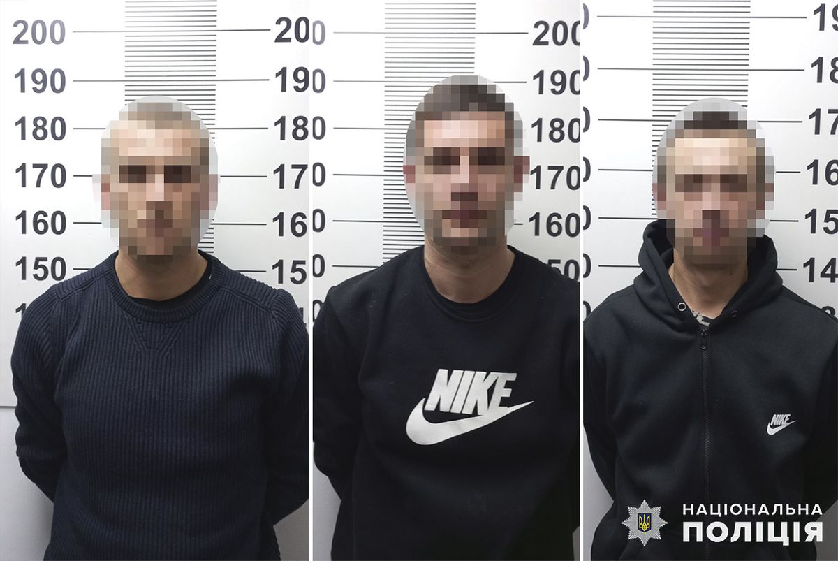 Поліція затримала трьох чоловіків за побиття 80-річної мешканки Хмельниччини