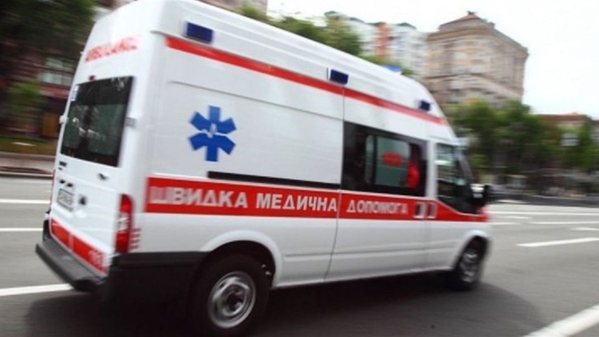 У Новояворівську медики реанімували чоловіка, який вдавився шашликом