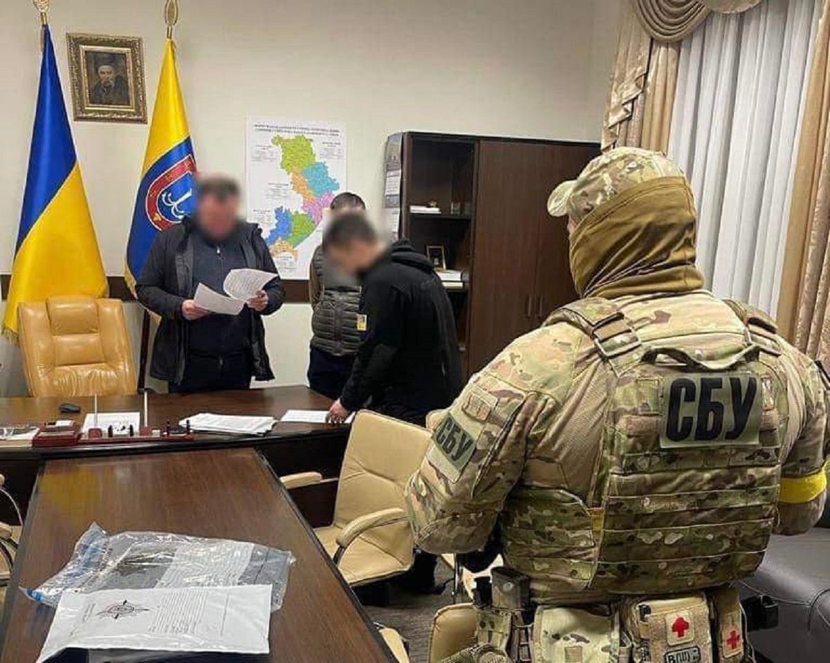 В Одесі на хабарі 35 тис. доларів затримали заступника голови ОВА