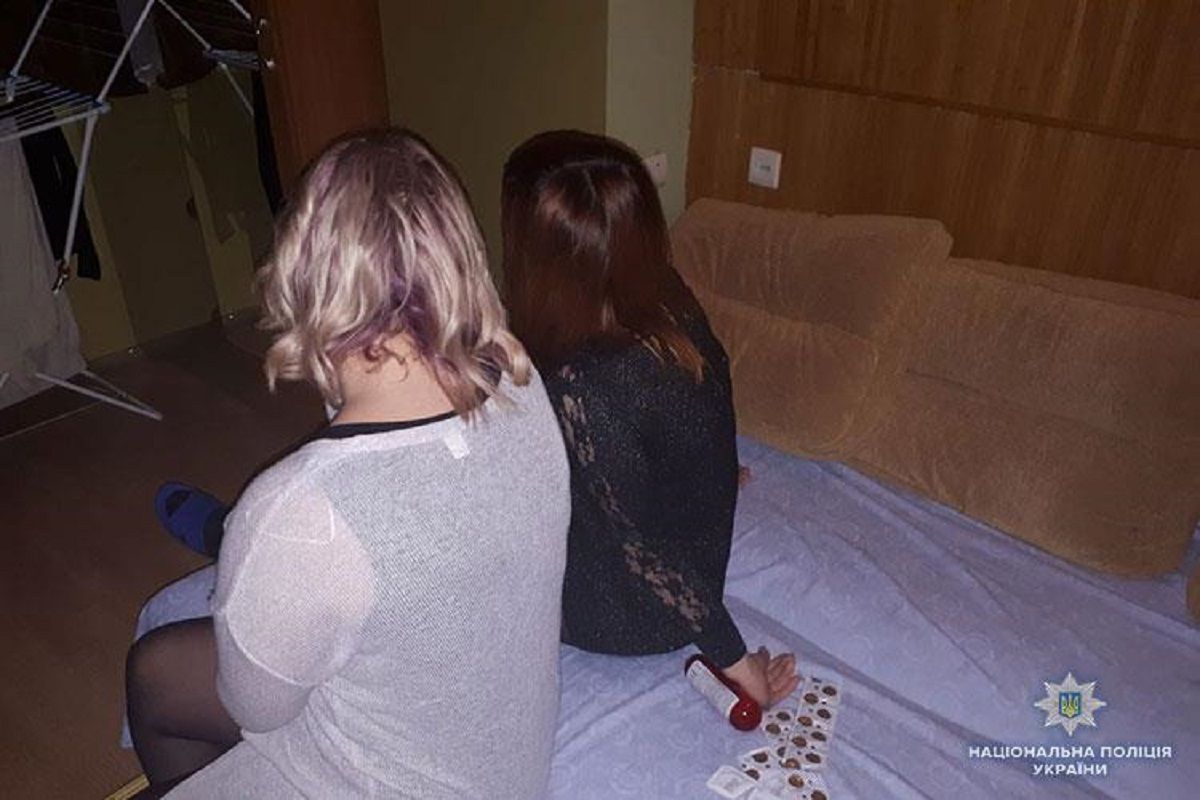 Сутенерка з Тернополя відбулась умовним покаранням за втягнення дівчат у проституцію