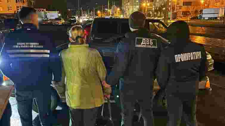 41-річна львів’янка пропонувала призовникам виїхати за кордон за 3 тис. доларів