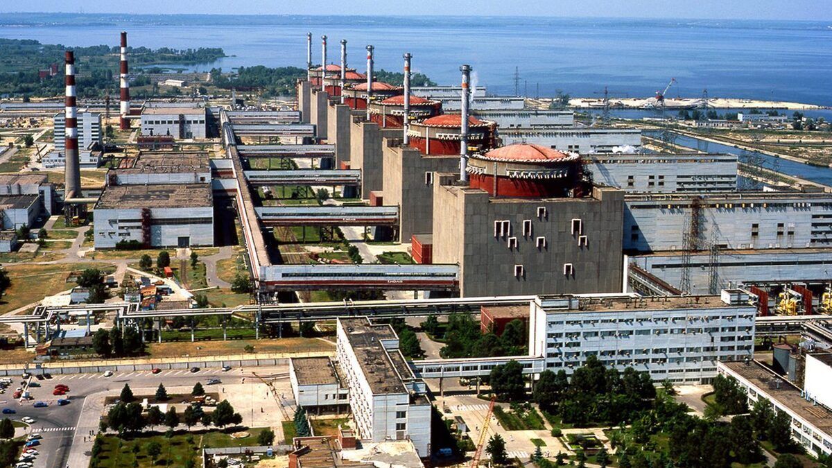 Росіяни примусили тисячі працівників Запорізької АЕС взяти «російські» паспорти