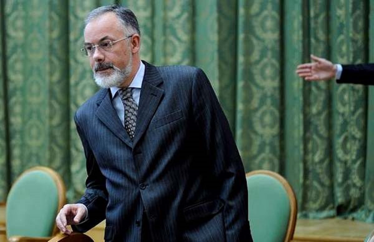 Суд арештував майно екс-міністра освіти Дмитра Табачника