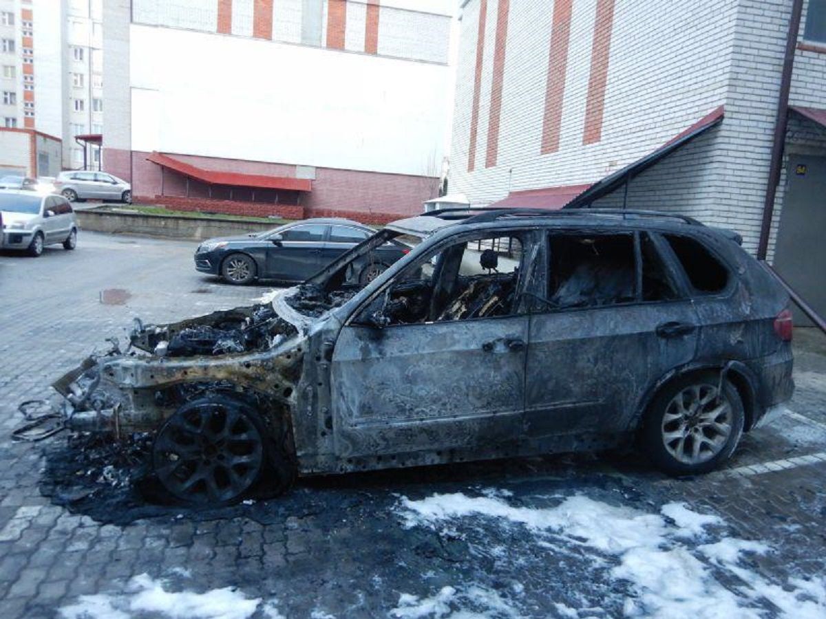 Підприємець з Тернопільщини замовив підпал трьох авто партнера