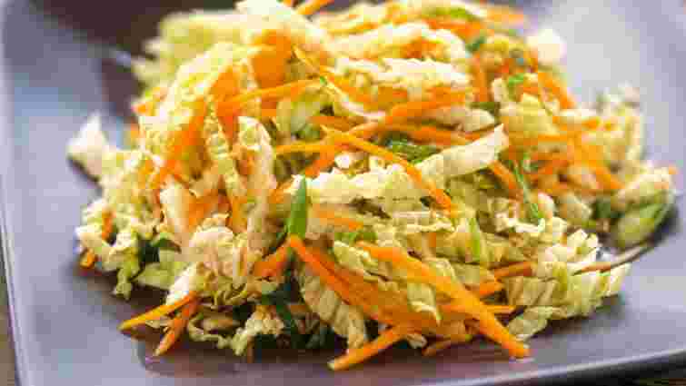 Салат з пекінської капусти та свіжої моркви. Рецепт дня